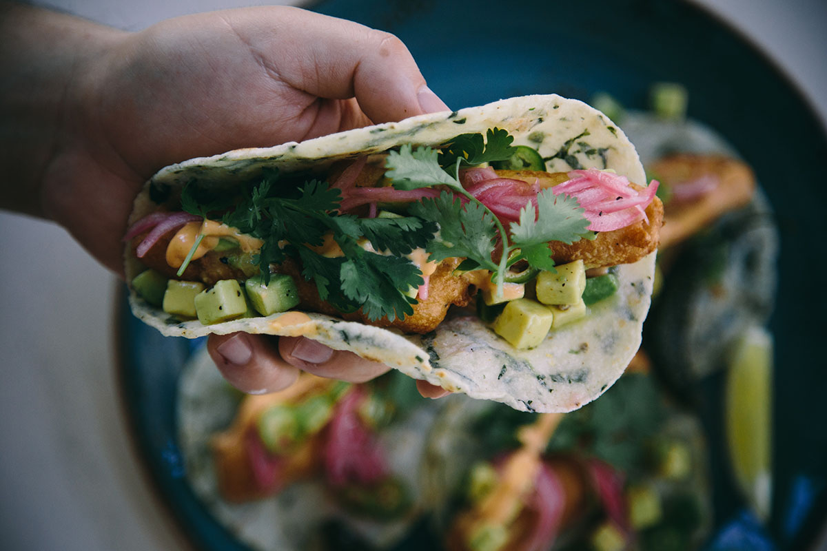 Tacos de pescado: un manjar de la costa mexicana